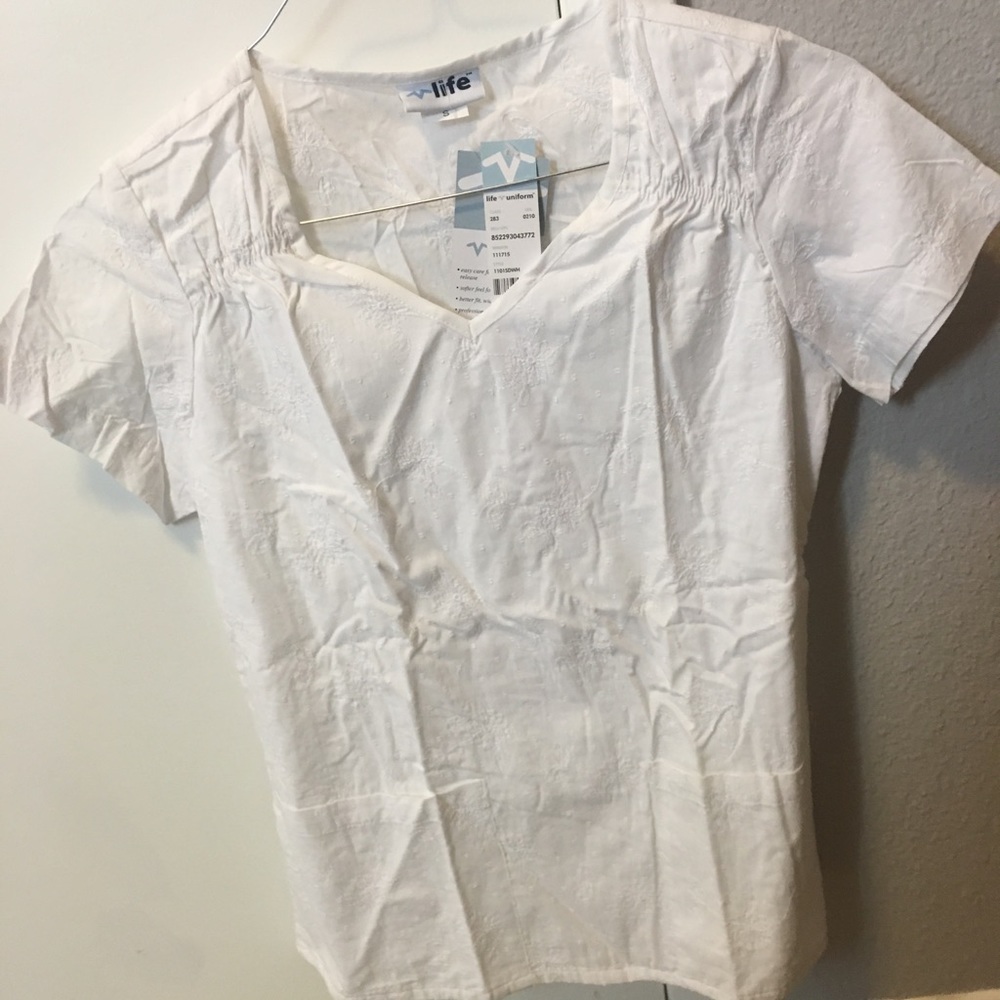 Small vetch embroidered scrub top NWT